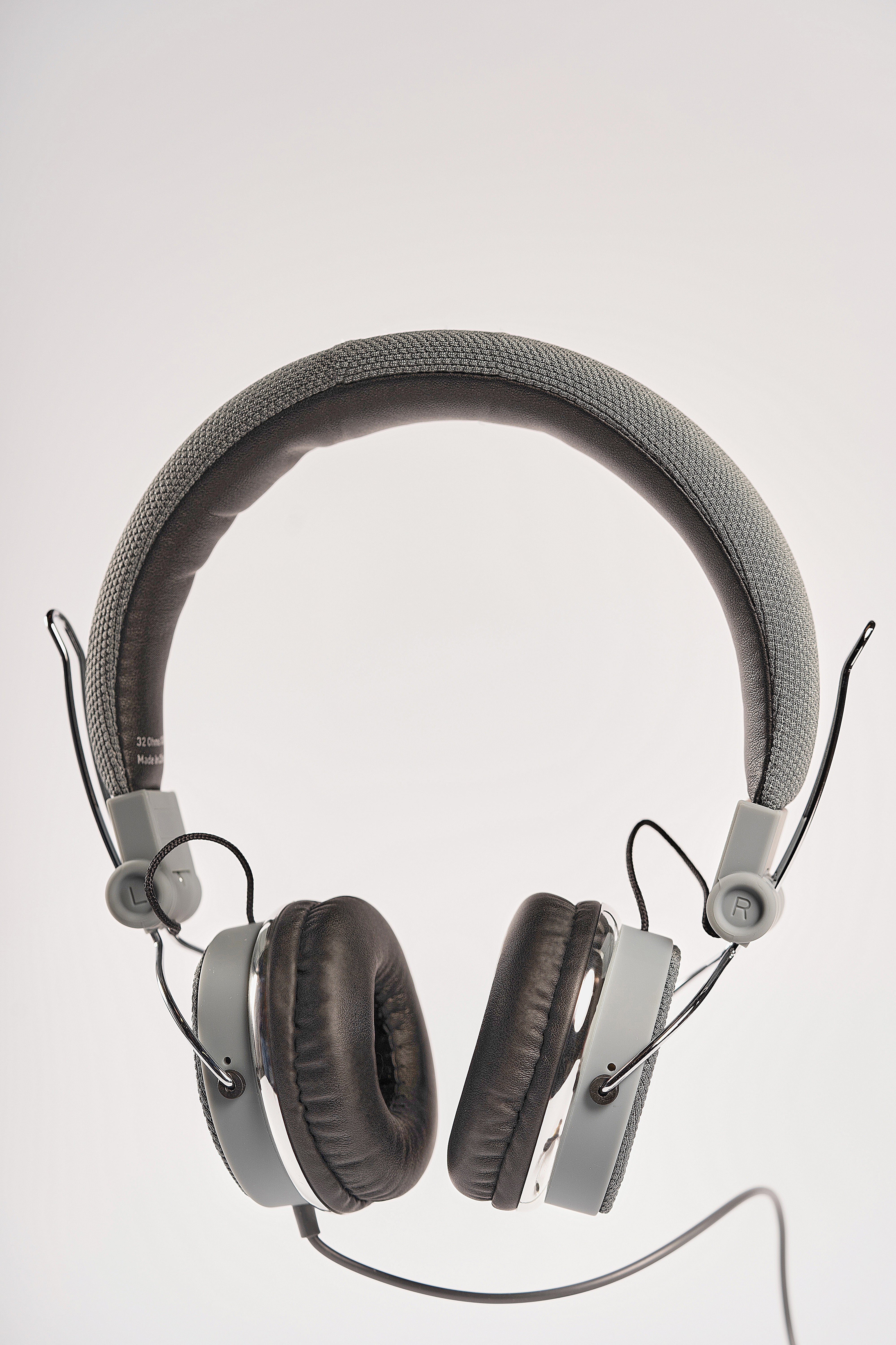 L'avvento Headphone , New Design 3.5mm Stereo Golden plug and High Quality 1.5M cable, With 40mm Speaker Driver - Gray