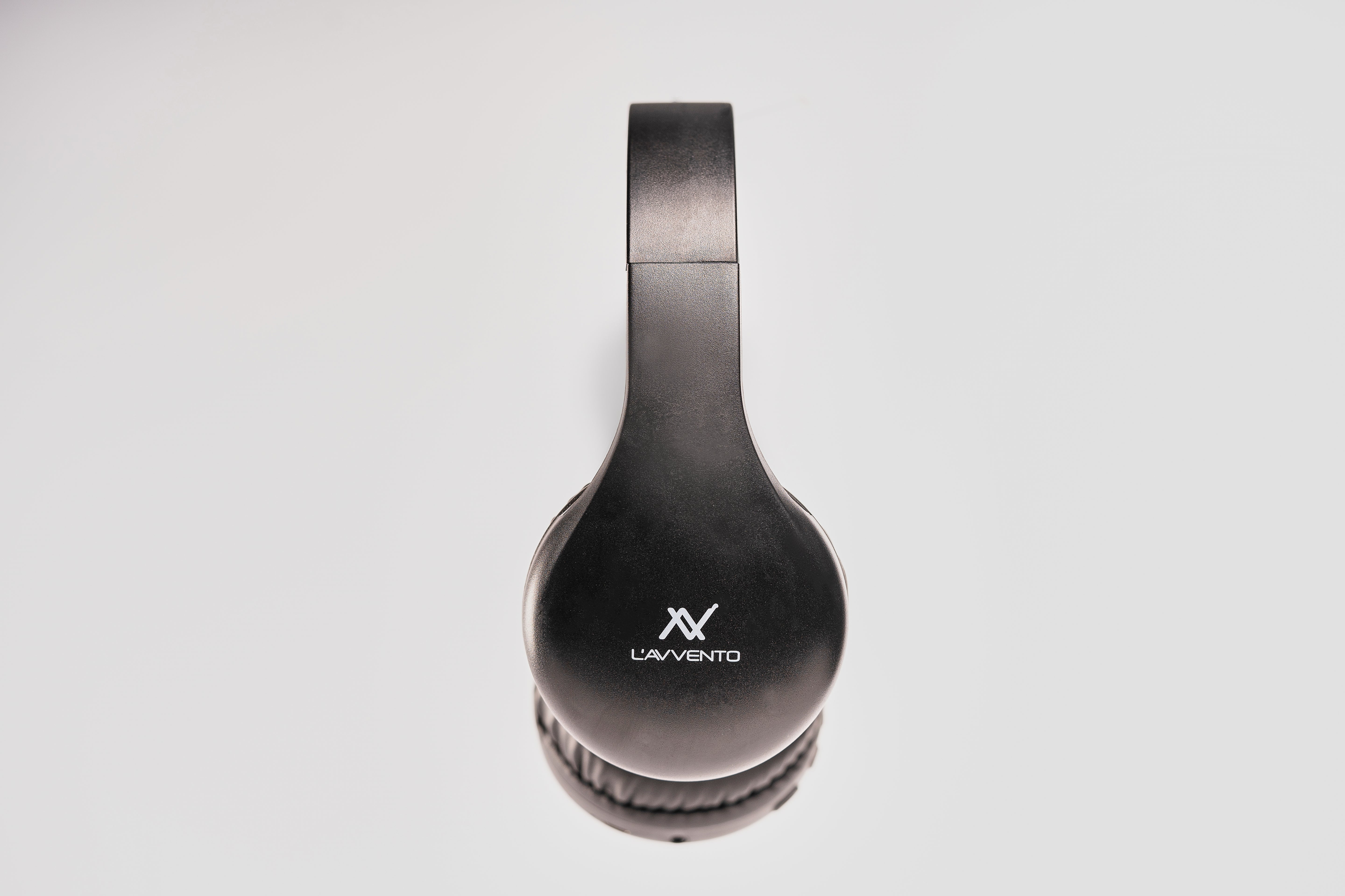 L'avvento Bluetooth Headphone , with Stereo plug , With 40mm Speaker Driver Battery Polymer Li-lon:300mAh  - Black