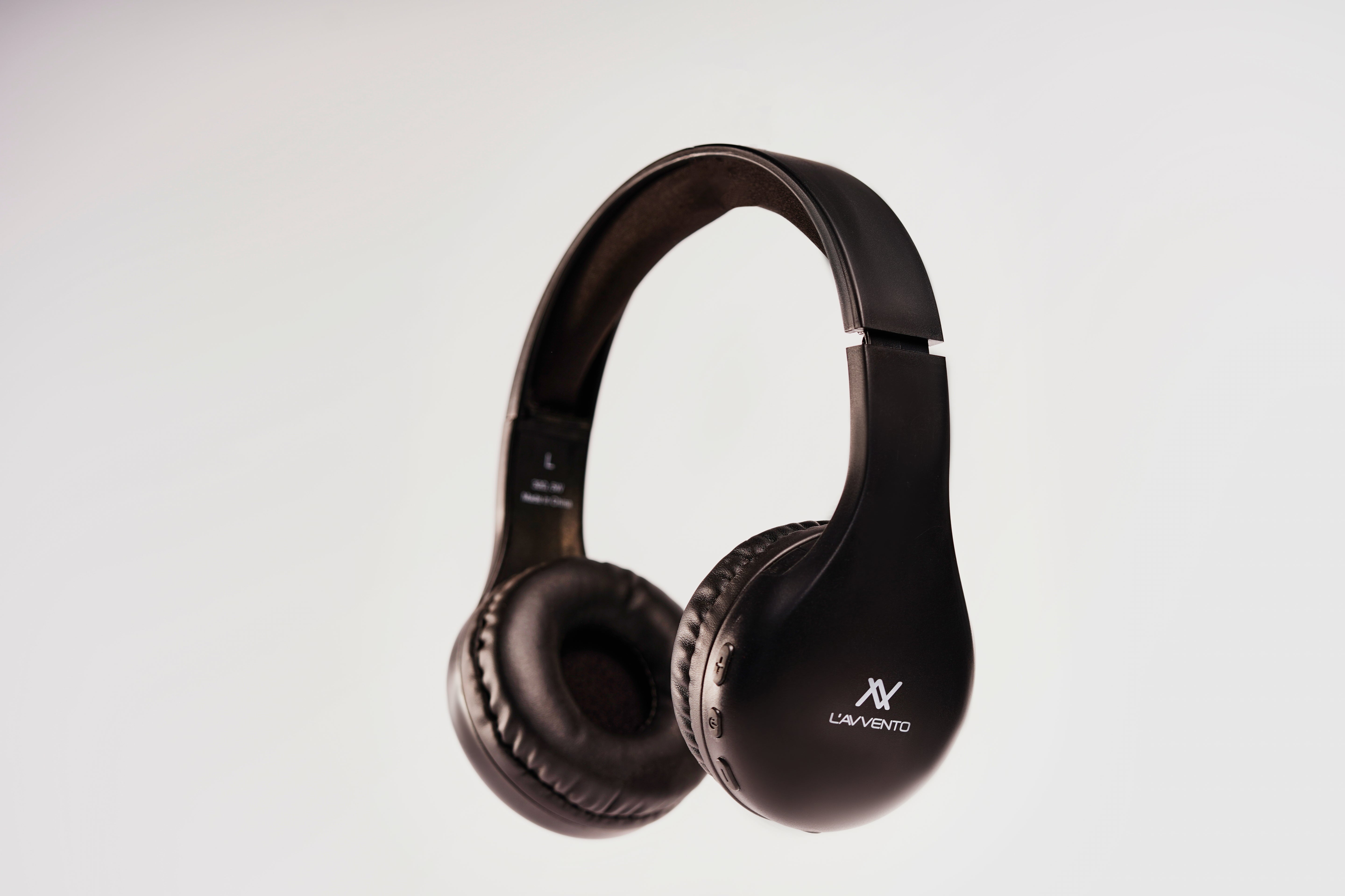 L'avvento Bluetooth Headphone , with Stereo plug , With 40mm Speaker Driver Battery Polymer Li-lon:300mAh  - Black
