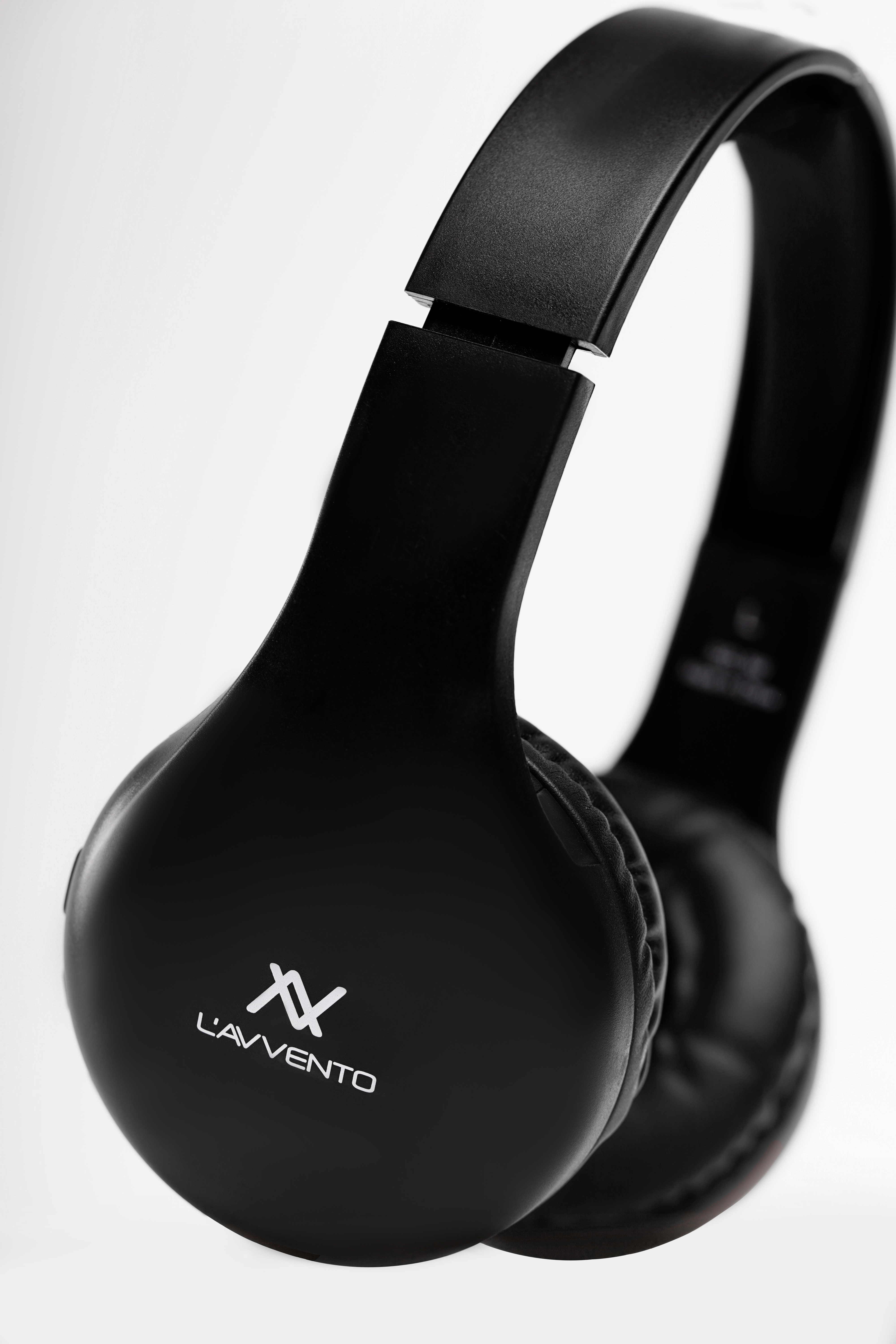 L'avvento Bluetooth Headphone , with Stereo plug , With 40mm Speaker Driver Battery Polymer Li-lon:300mAh  - Black