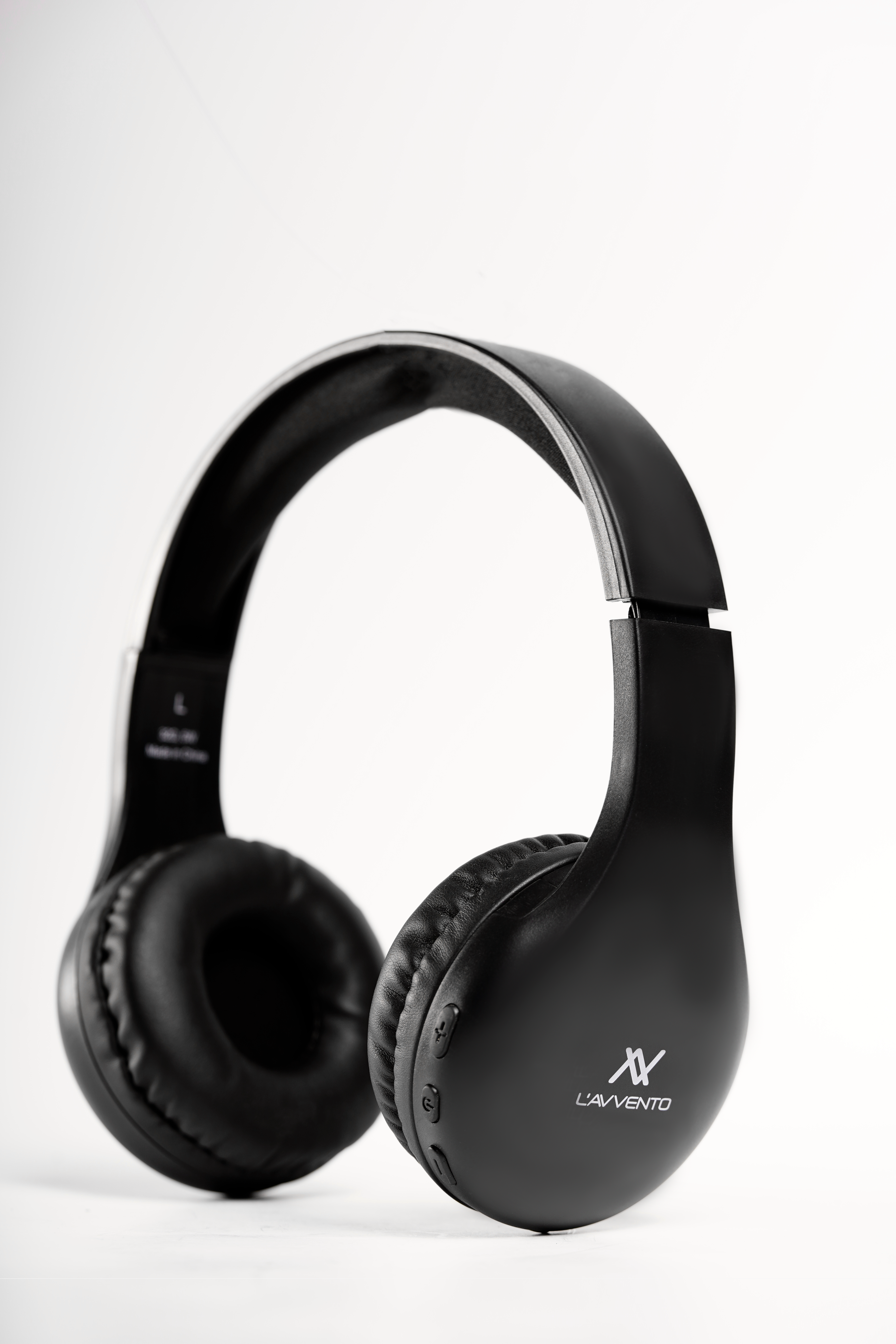 L'avvento Bluetooth Headphone , with Stereo plug , With 40mm Speaker Driver Battery Polymer Li-lon:300mAh  - Black