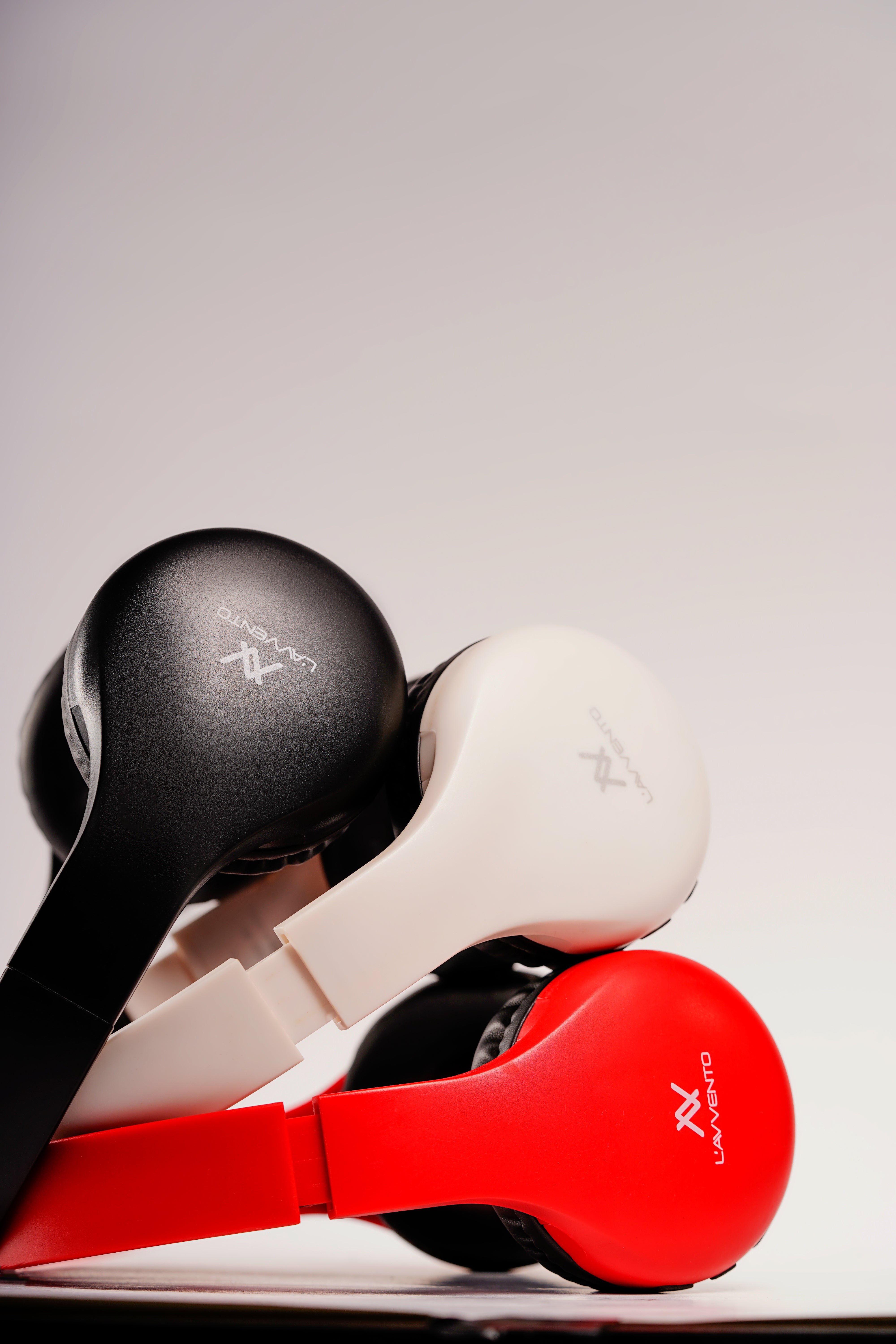 L'avvento Bluetooth Headphone , with Stereo plug , With 40mm Speaker Driver Battery Polymer Li-lon:300mAh  - Black