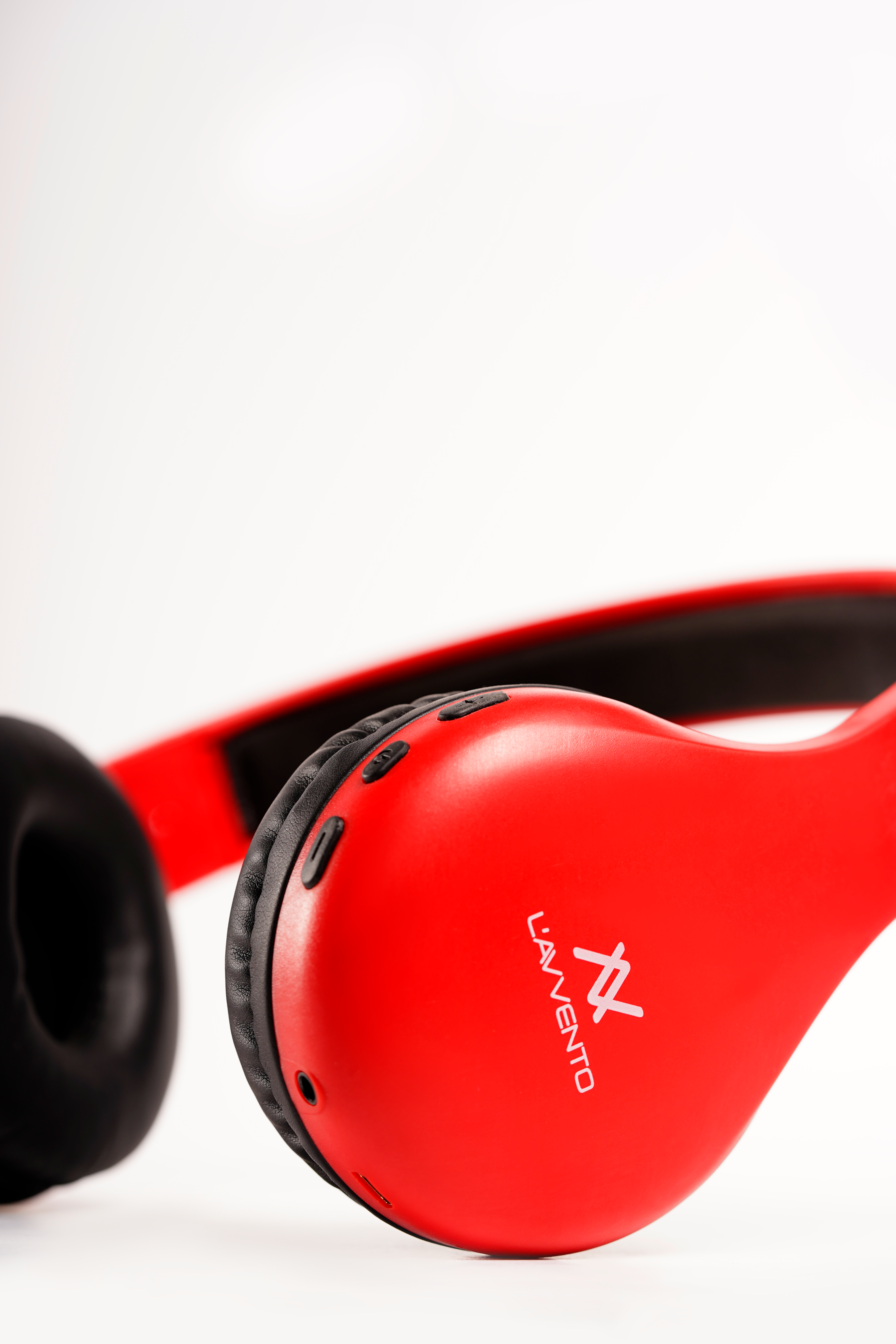 L'avvento Bluetooth Headphone , with Stereo plug , With 40mm Speaker Driver Battery Polymer Li-lon:300mAh  - Red
