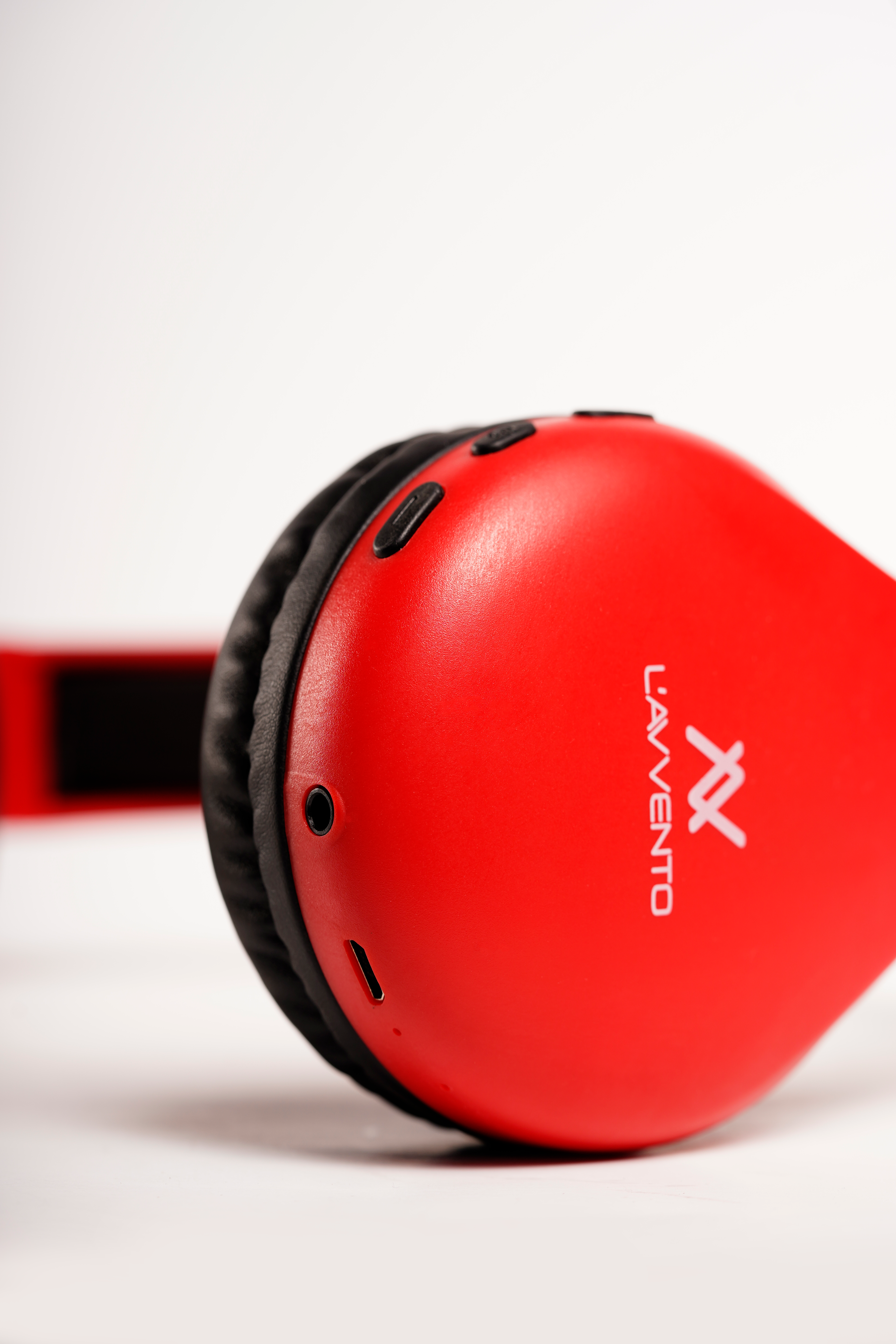 L'avvento Bluetooth Headphone , with Stereo plug , With 40mm Speaker Driver Battery Polymer Li-lon:300mAh  - Red