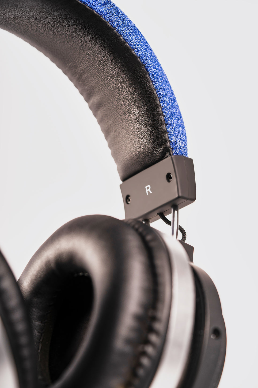 L'avvento Wireless Headphone, Bluetooth 5.0 Headphone,With Metal band and 40mm Speaker size, Padded Leather headband And PU earmuffs. purple