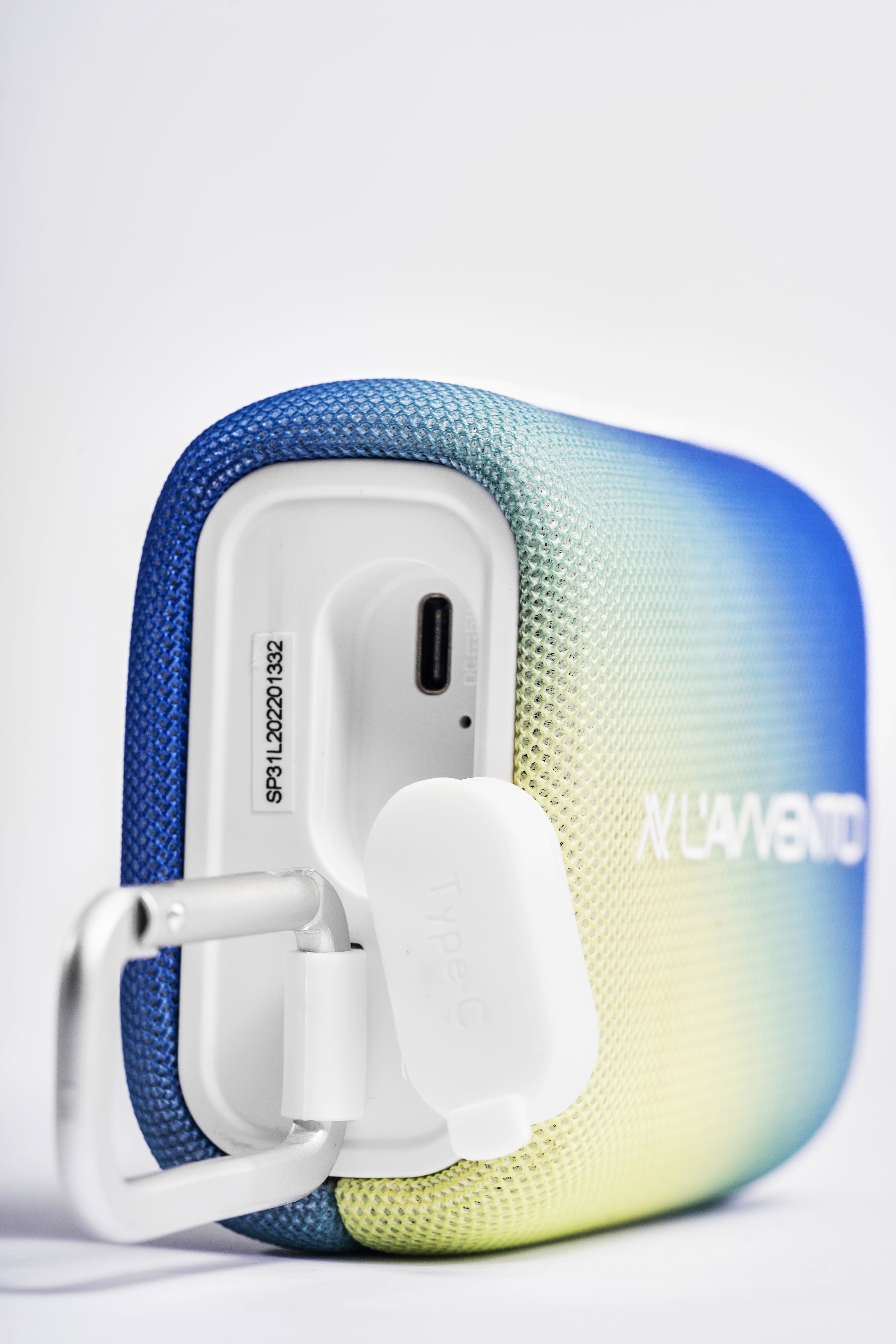 L'avvento Waterproof Speaker IPX7, 5.5W, 1500mAh, TWS, Voice Assistance, Metal Carabiner, Gradient Blue